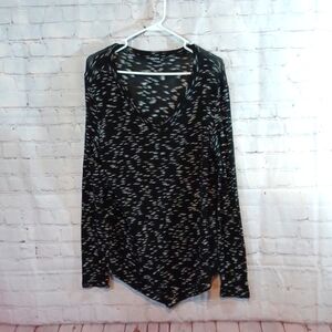 Cha Cha Vente Woman's Black & White Long Sleeve V Neck  Top M